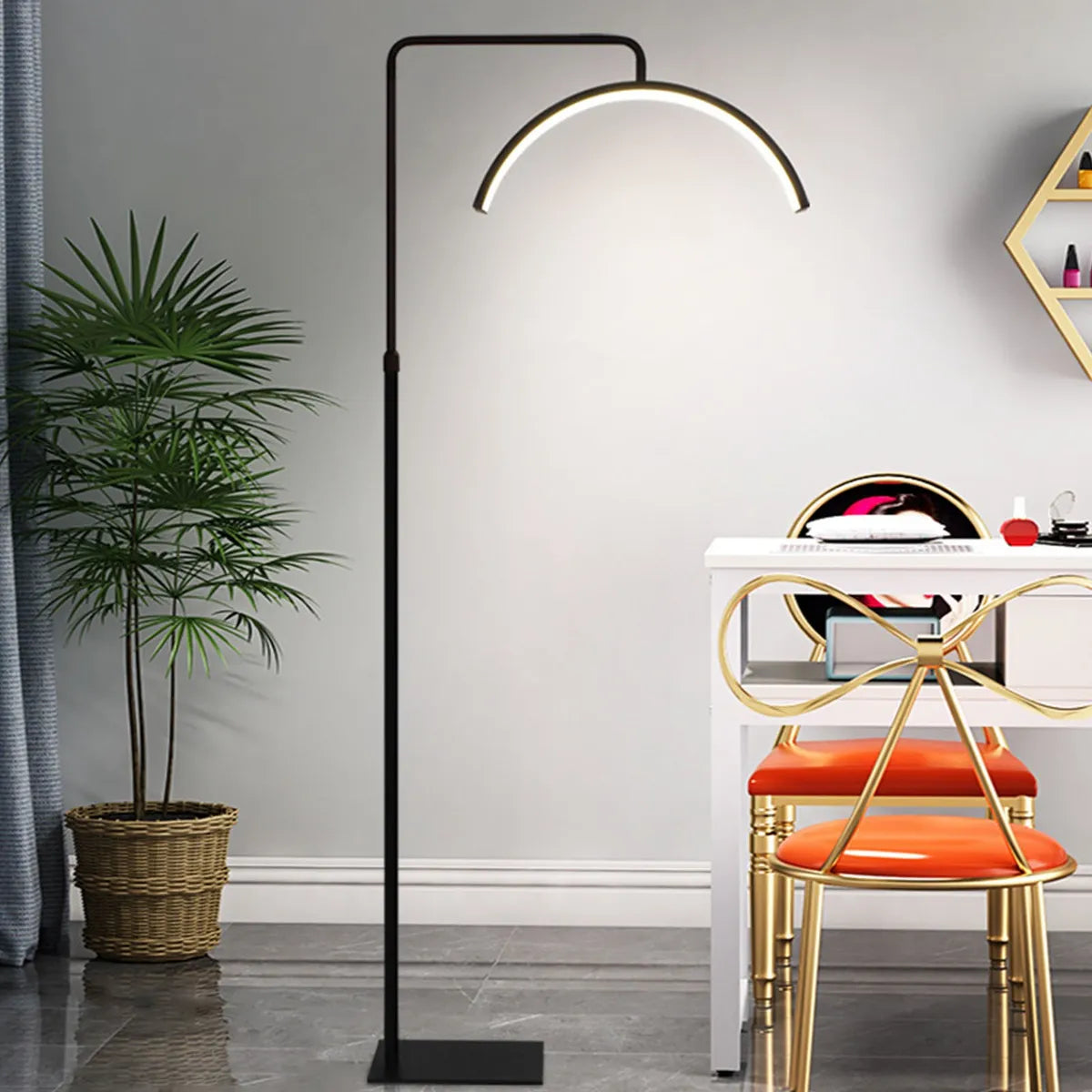 LÁMPARA DE PIE MEDIA LUNA